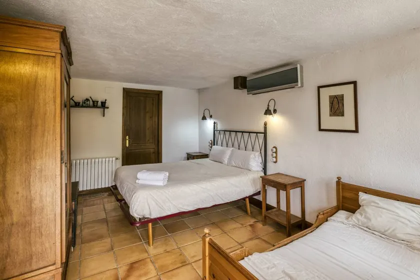 Chambre chez l'habitant avec internet haut débit, terrasse et piscine | Vue jardin - Image 1