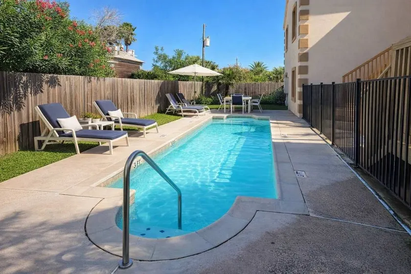 Charmant appartement de vacances entièrement équipé avec terrasse et piscine | À côté de la plage - Image 1