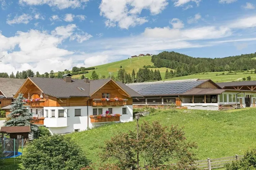 Holiday home with terrace & garden - Image 1