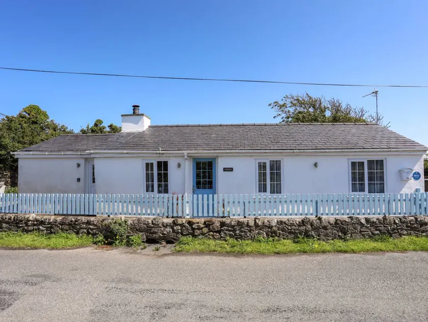 Child-friendly cottage with barbeque & garden | Dogs allowed - Image 1