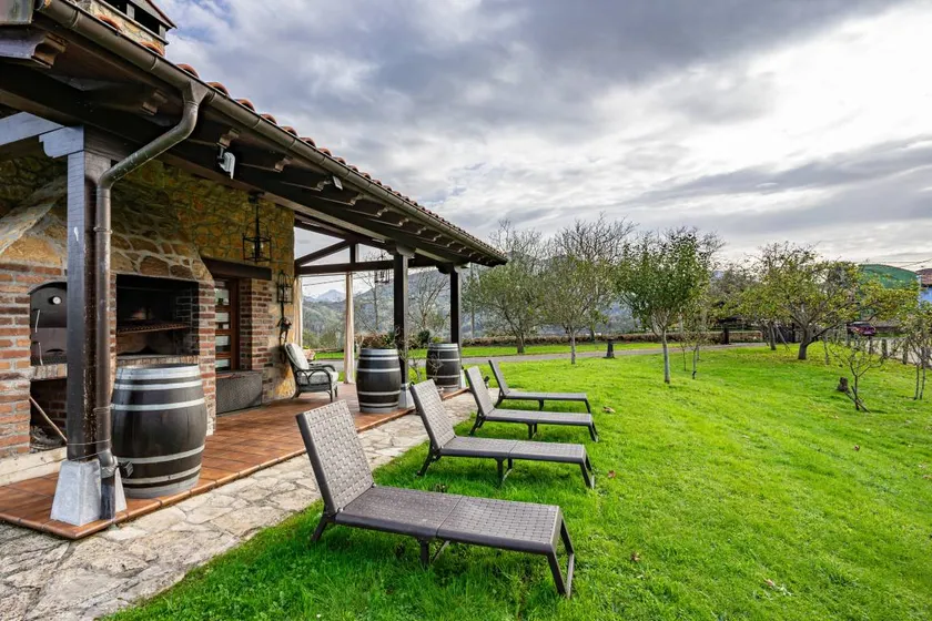 Family-friendly holiday home with garden, terrace & barbeque | Garden view - Image 1