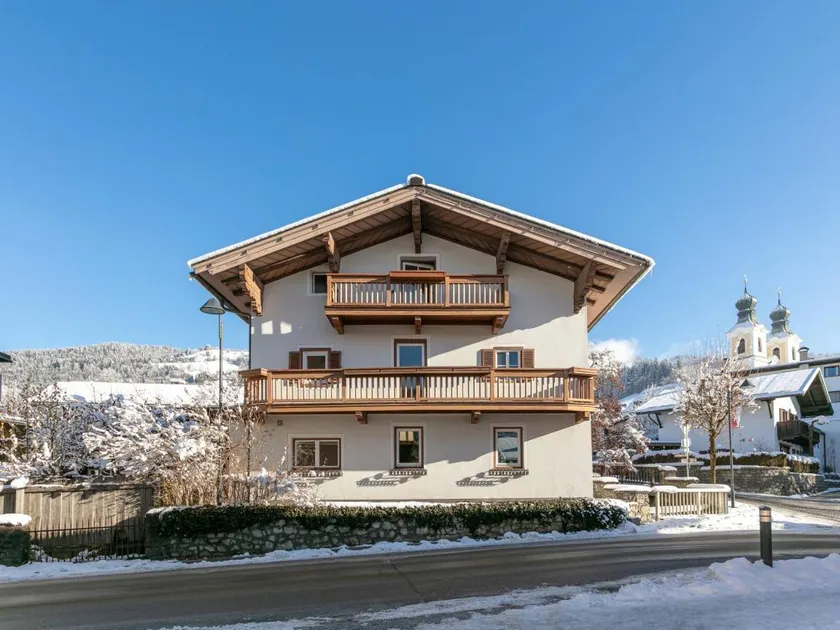 Voll ausgestattetes Ferienhaus mit Terrasse | Skifahren in der Nähe - Image 1