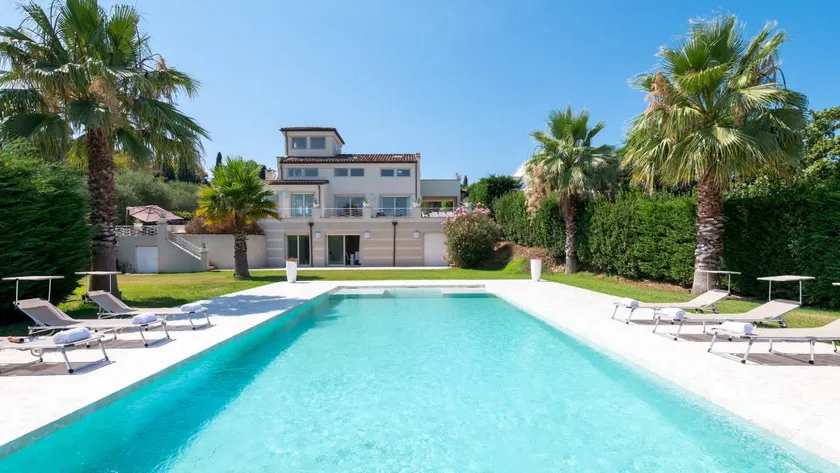 Charmante villa adaptée aux familles avec jardin, terrasse et jacuzzi | Vue piscine | Avec animaux bienvenus - Image 1
