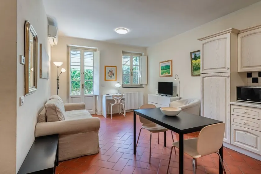 Holiday home with terrace & garden | Next to Lucca Cathedral | City view | Suitable for remote work - Image 1