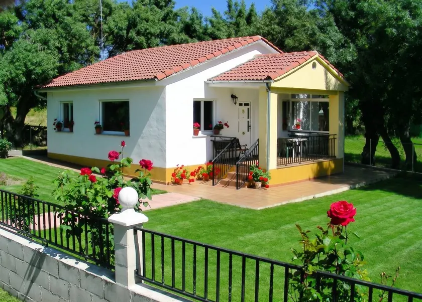 Villa with private pool, garden & barbecue | Garden view - Image 1