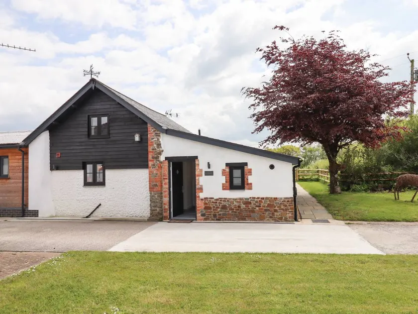 Cottage with garden, jacuzzi & sauna - Image 1