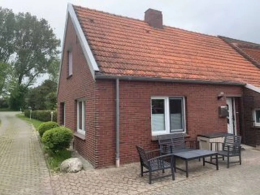 Holiday home with terrace - Image 1