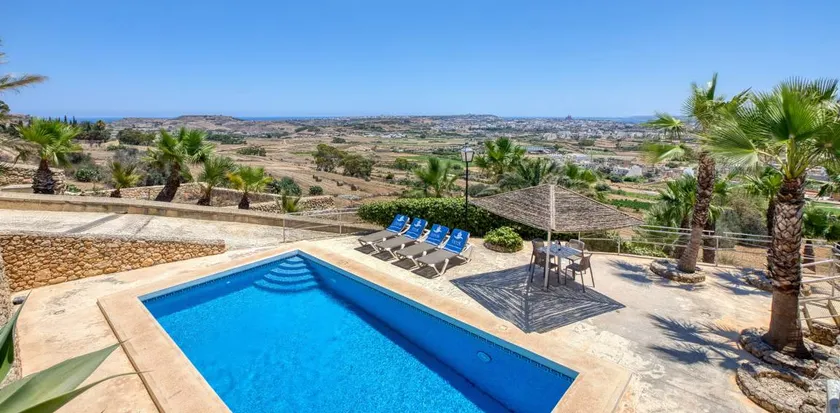 Big villa with BBQ, private pool & garden - Image 1