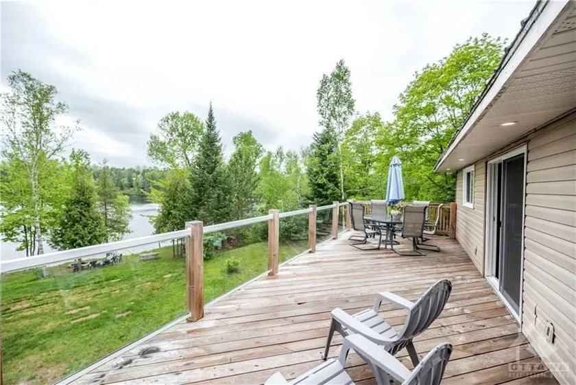 Cozy Lakeside Cottage with Fire Pit in Combermere, Ontario - Image 1