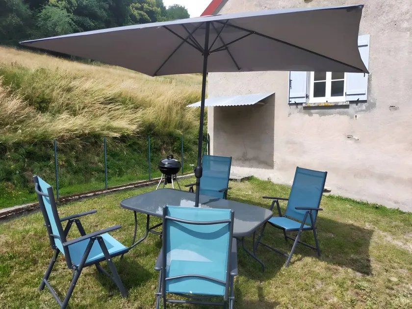 Holiday home with garden & BBQ | Mountain view - Image 1