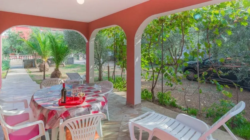 Flat with barbecue & terrace - Image 1