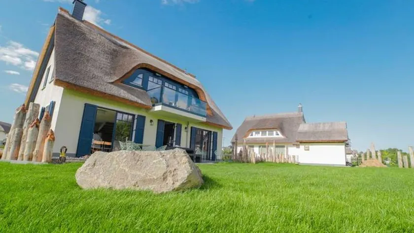 House with garden, sauna & terrace | Panoramic view - Image 1