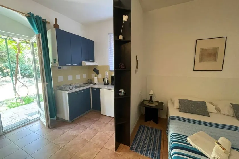 Charming studio with river view - Image 1