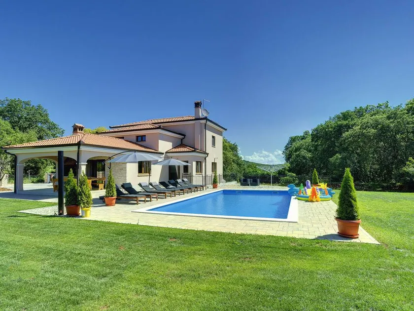 Ferienhaus mit Terrasse, Grill und privatem Pool - Image 1