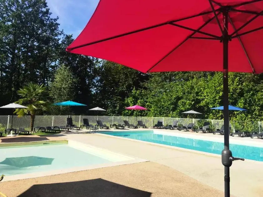 Mobile home with pool & terrace - Image 1