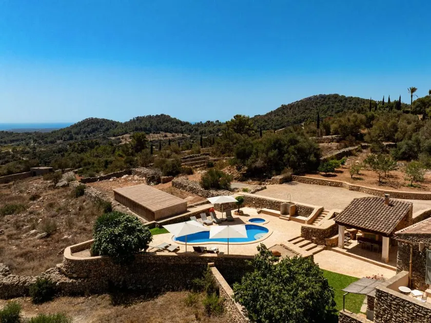 Finca with terrace & pool - Image 1