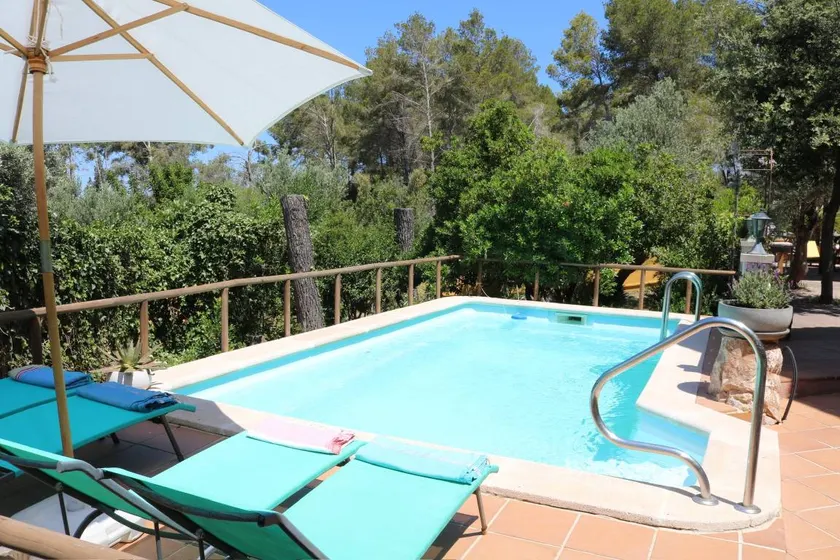 Fully equipped nice holiday home with pool, garden & barbeque | Mountain view | Perfect for remote work - Image 1