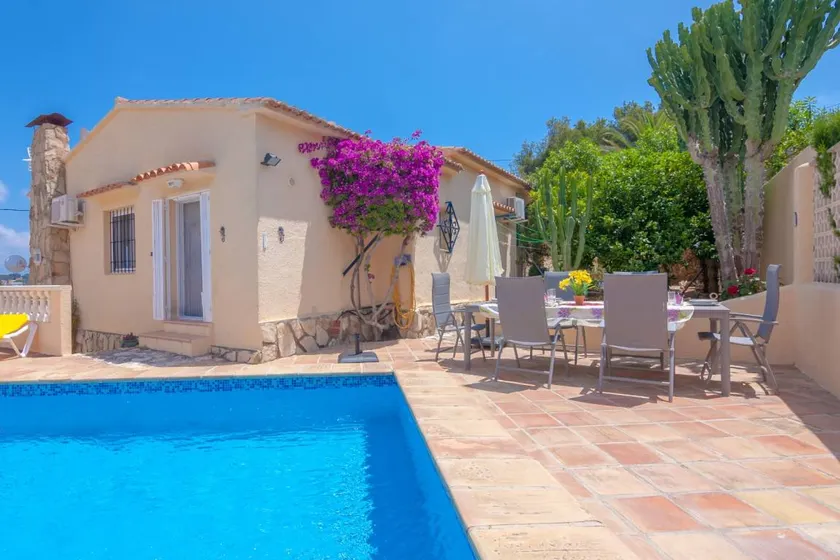 Voll ausgestattete Villa mit Terrasse, privatem Pool und Grill - Image 1