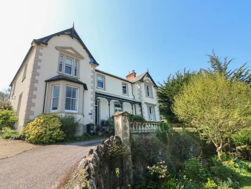 Fully equipped cottage with garden | Beach view | Pets allowed - Image 1