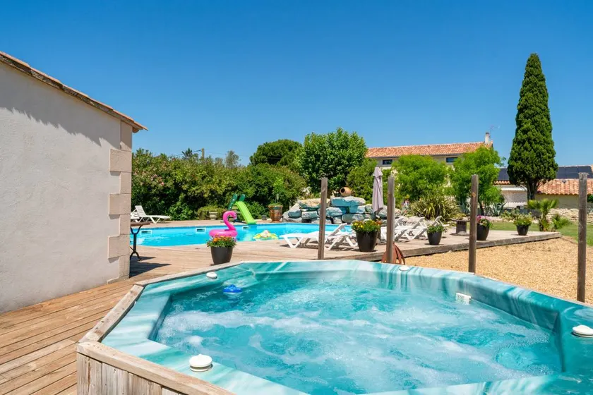 House with Pool & Terrace – Relaxing Camargue Getaway near Arles - Image 1