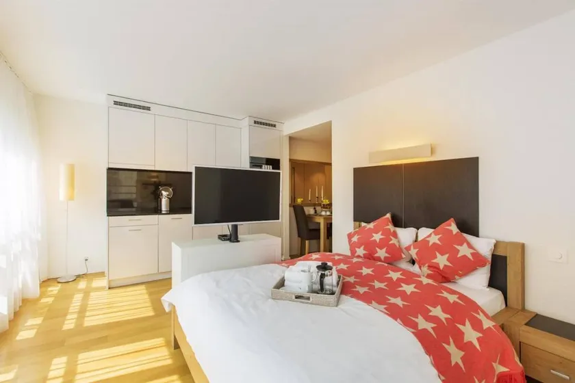 Nest Temporary AG - Studio Apartments at Steinentorstrasse 8 - Image 1