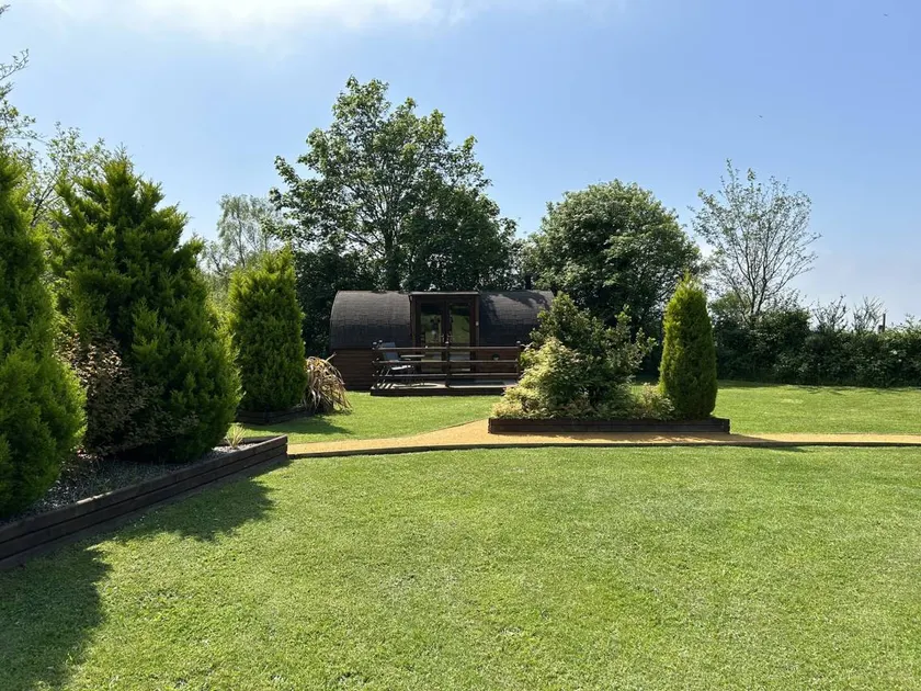 Cottage with garden & BBQ - Image 1