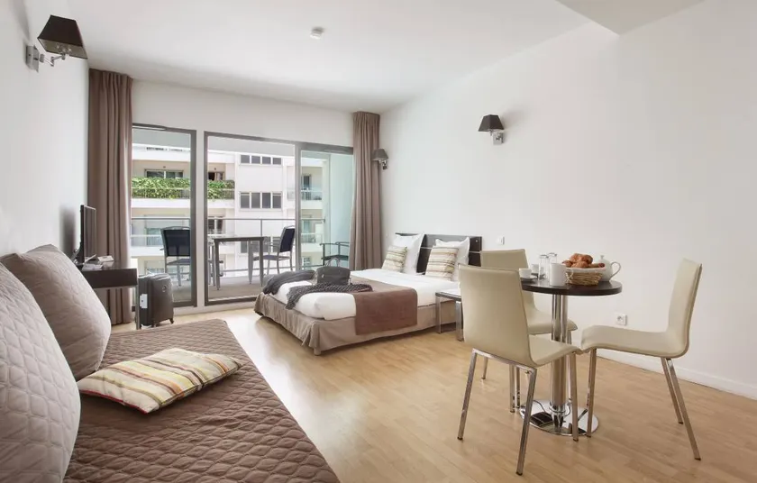 Agréable studio convivial et familial avec terrasse | Vue ville | Plage à proximité | Avec animaux bienvenus - Image 1