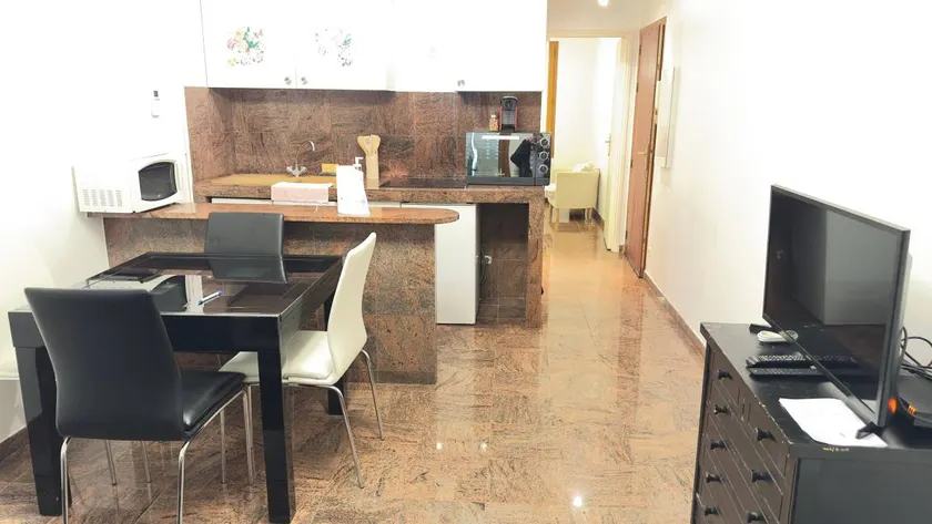 Exquisito apartamento vacacional con jardín | Vistas al jardín - Image 1