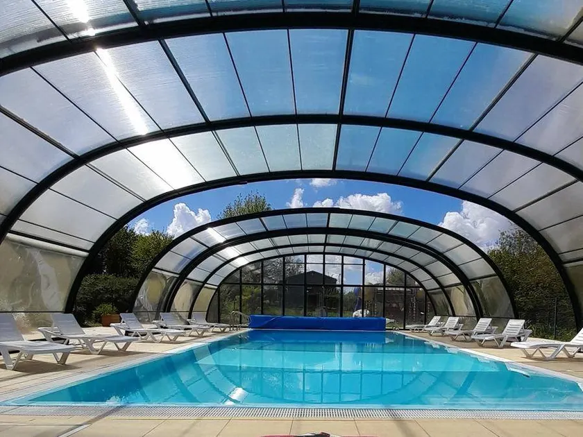 Chalet with heated pool & terrace - Image 1