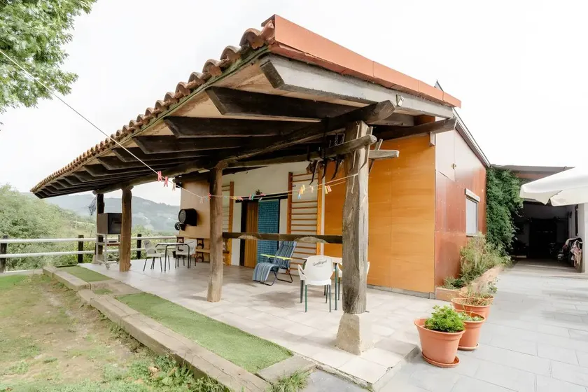 Chalet 'Alarpe Aterpetxea' with Mountain Views, Shared Terrace and Garden - Image 1