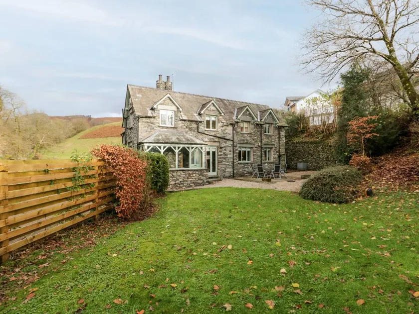 Cottage with garden - Image 1