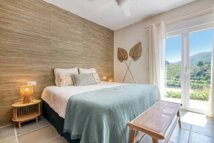 Chambre privée avec terrasse, jardin et piscine | Vue jardin - Image 1