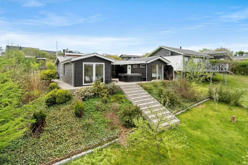 Holiday home with terrace, jacuzzi & barbeque - Image 1