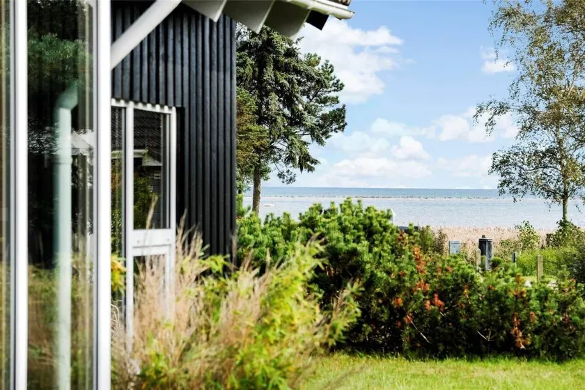 Fully equipped wonderful holiday home with sauna, terrace & jacuzzi | Sea view | Pets are welcome - Image 1