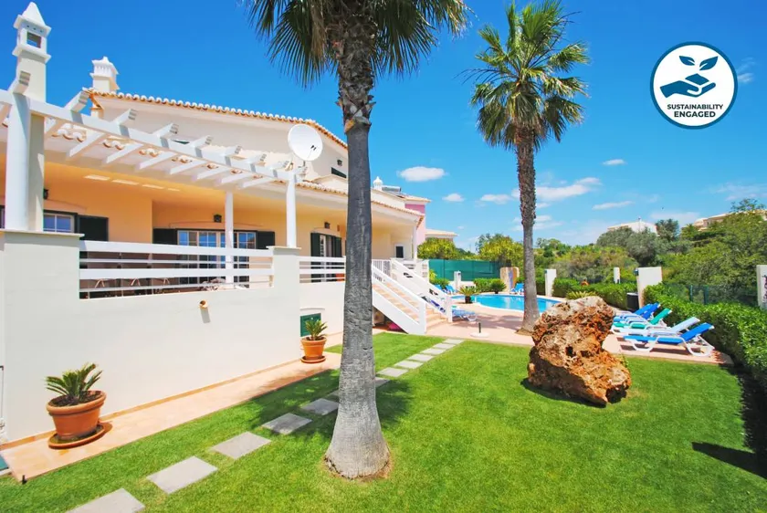 Villa with jacuzzi, BBQ & private pool - Image 1