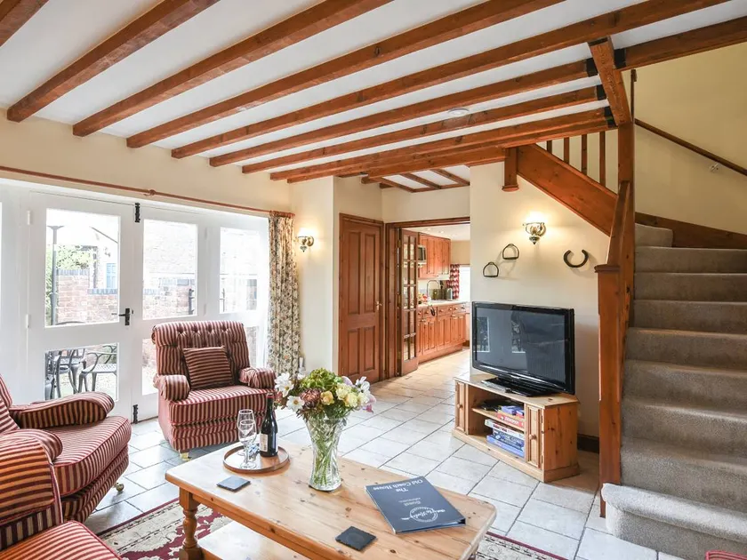 Cottage with garden | River view - Image 1