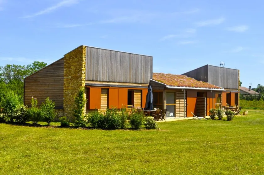 Children-friendly villa with garden, pool & barbecue | River view | Pet-friendly - Image 1