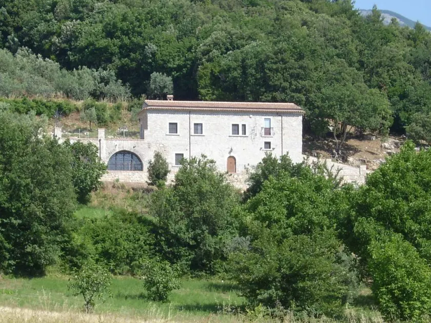Children-friendly farm with garden - Image 1