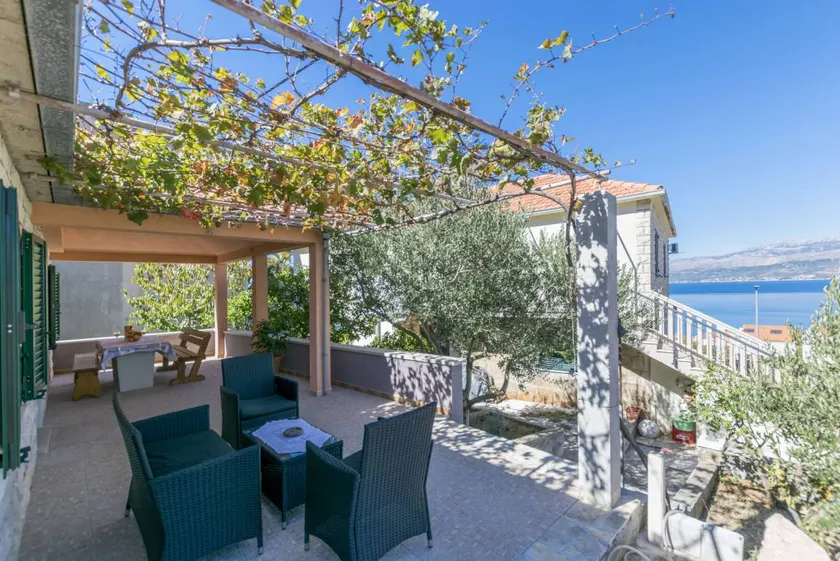 Holiday home with garden & barbeque | Garden view - Image 1