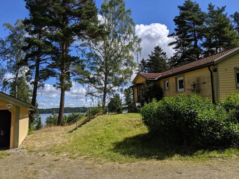Holiday home with terrace, garden & barbecue - Image 1