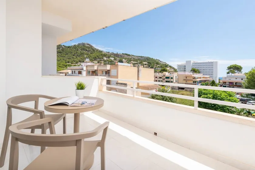 Child-friendly holiday apartment with terrace | Next to the beach - Image 1