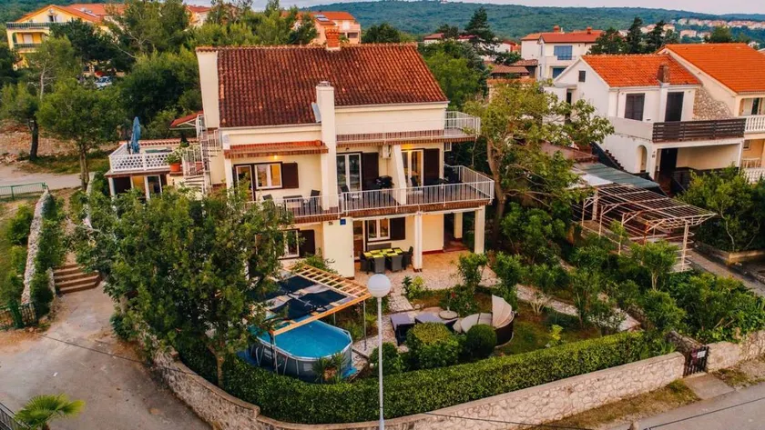 Apartamento con piscina, jardín y terraza - Image 1