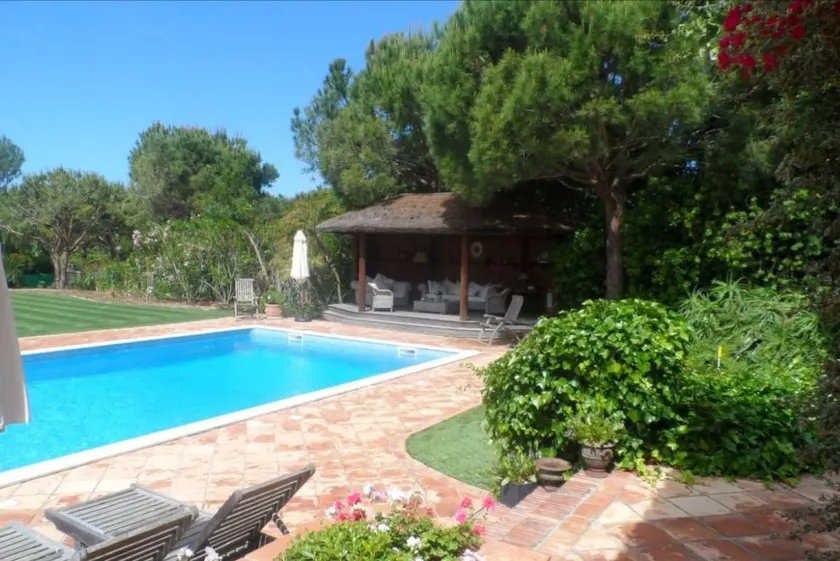 Villa avec jardin et piscine privée - Image 1