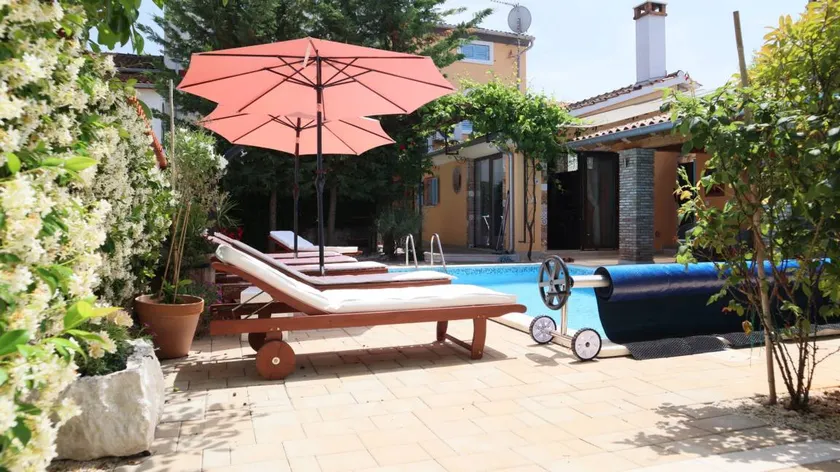 Family-oriented wonderful holiday home with private pool, BBQ & garden | Garden view | Dogs allowed - Image 1