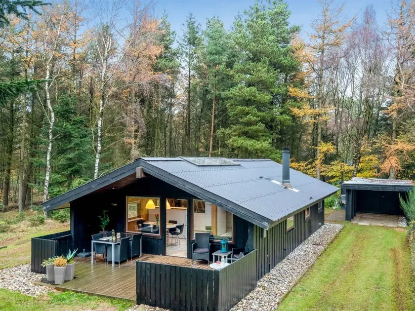 Holiday home with terrace - Image 1