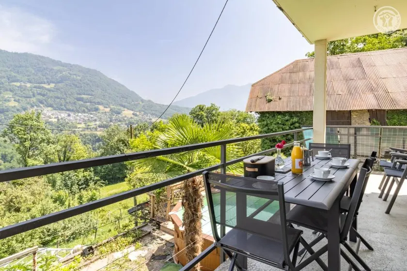 Gite with terrace & garden - Image 1