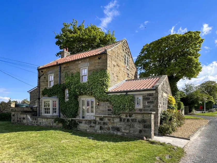 Family-oriented cottage with garden | Pet-friendly - Image 1