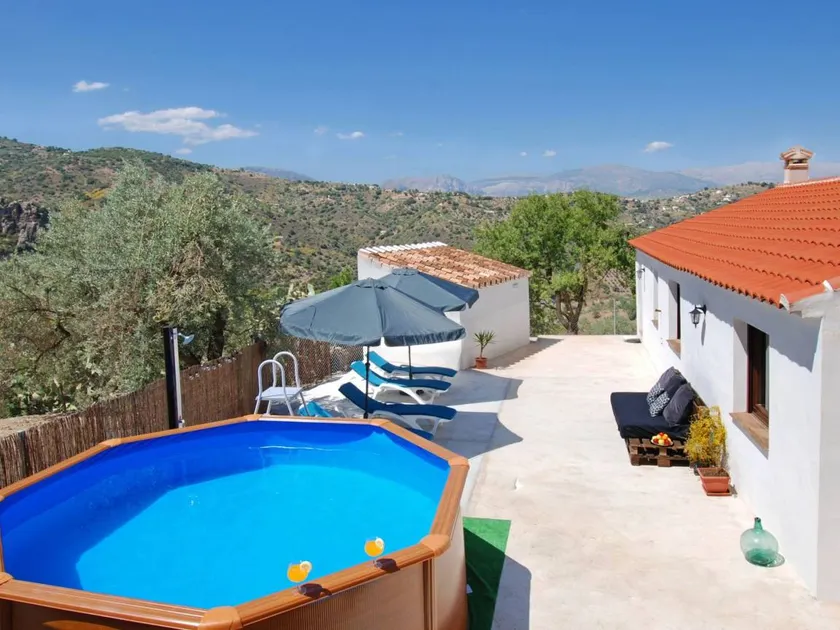 Beautiful holiday home with terrace, BBQ & garden | Mountain view | Pets allowed - Image 1