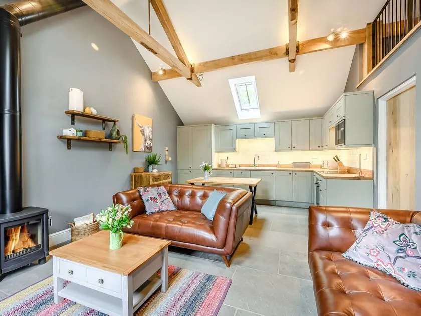 Cottage with barbecue & garden | River view - Image 1