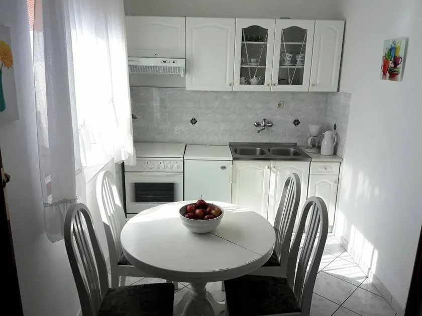 Flat with BBQ, garden & terrace | Next to the beach | Pet-friendly - Image 1